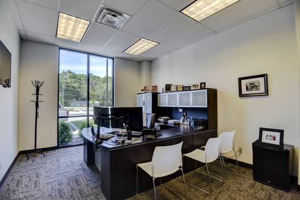 Midwest Auto Direct: 11401 Kaw Dr, Edwardsville, KS 66111
